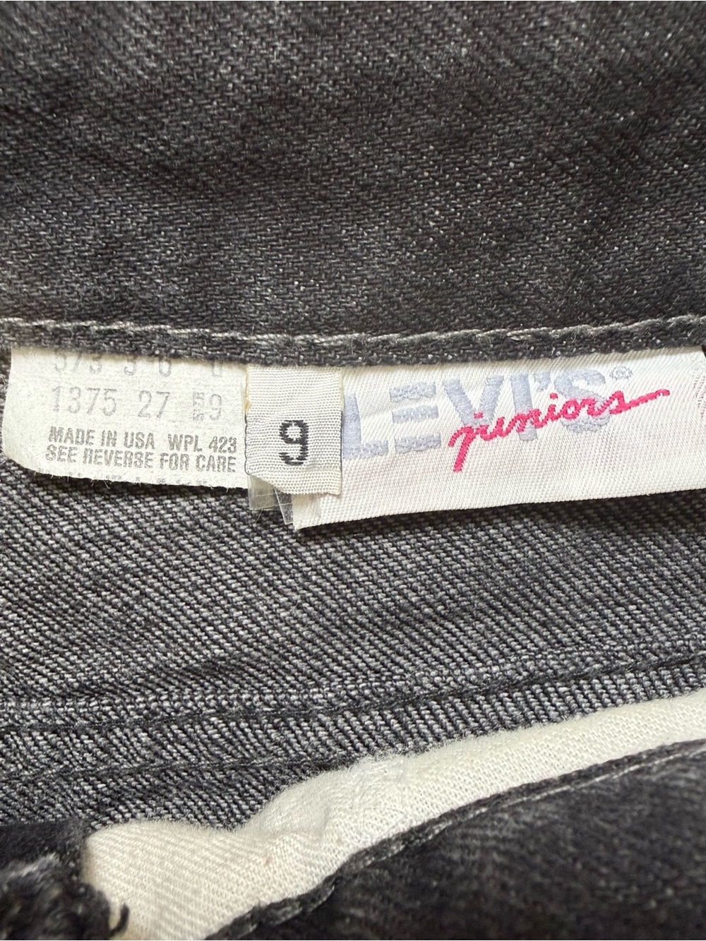Vintage Levis Juniors Black High Rise Pleated Tapered Mom Jeans Modern size 0/24 - Picture 9 of 9